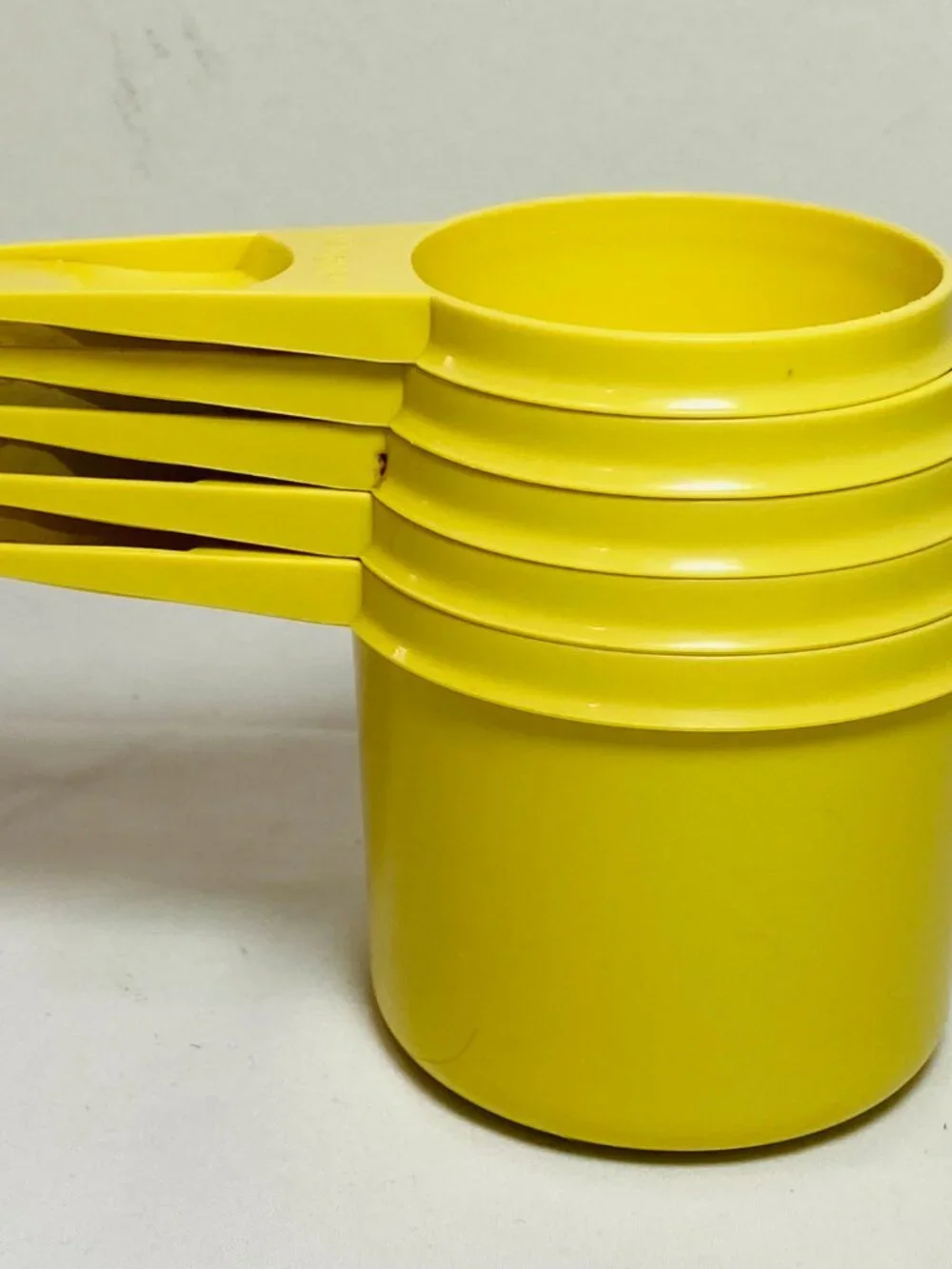 VNTG Tupperware Measuring Cup 5Pc Set Buttercup/Daffodil Yellow, No 1/3 Cup VGUC
